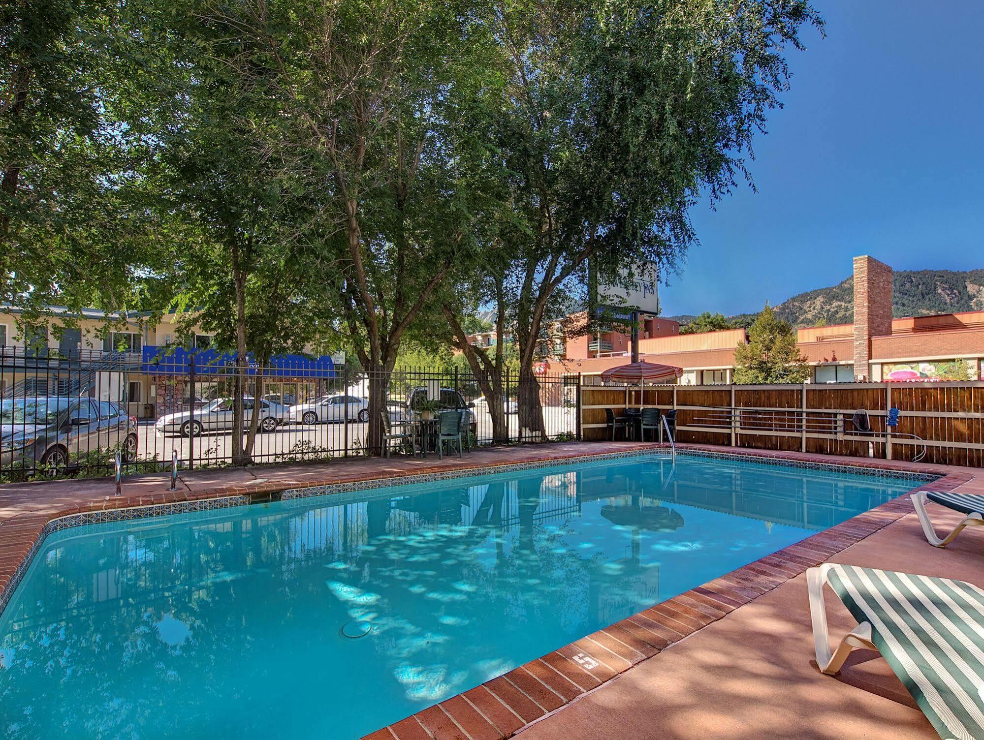 Boulder University Inn מראה חיצוני תמונה